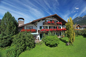 Ihre Ferienwohnung im Haus Alpenflora: Südseite im Sommer